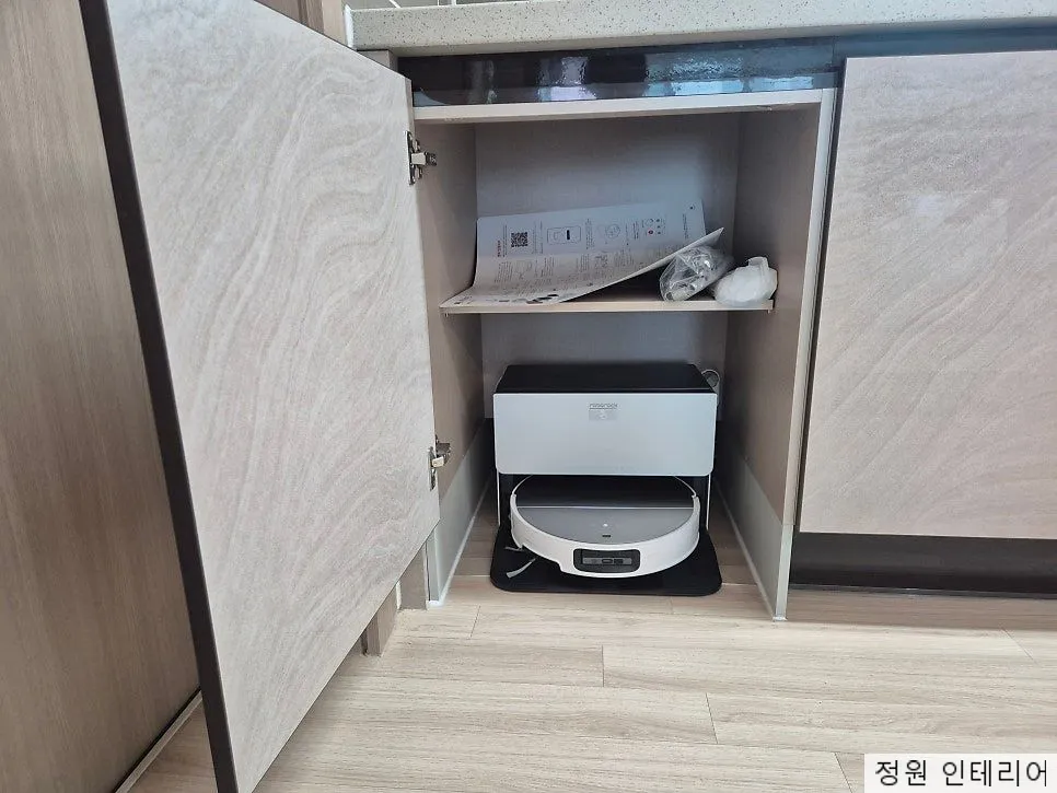 창원 로봇청소기장, 싱크대 리폼 시공|진해 호반베르디움 600장 하부장 개조·로보락 S9 울트라 맥스V 직배수 설치 현장 사진 24
