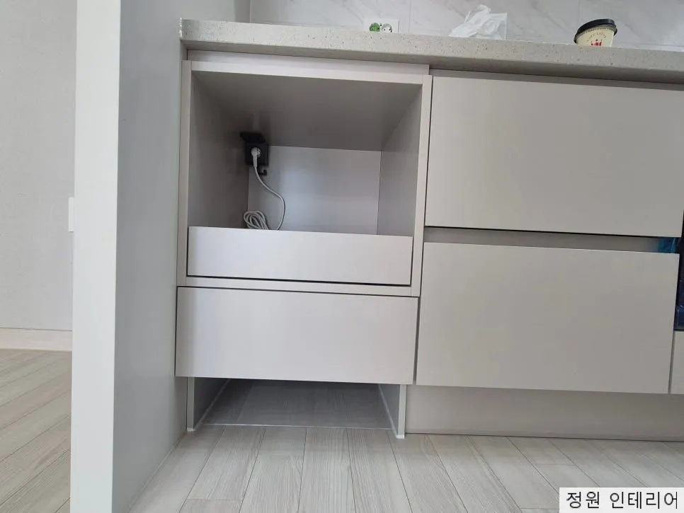 부산 주방리폼 로봇청소기장|이사 전 미리 준비한 깔끔한 S9 MaxV Ultra전용장. 현장 사진 27