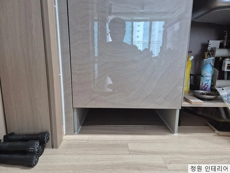 창원 로봇청소기장, 싱크대 리폼 시공|진해 호반베르디움 600장 하부장 개조·로보락 S9 울트라 맥스V 직배수 설치 현장 사진 19