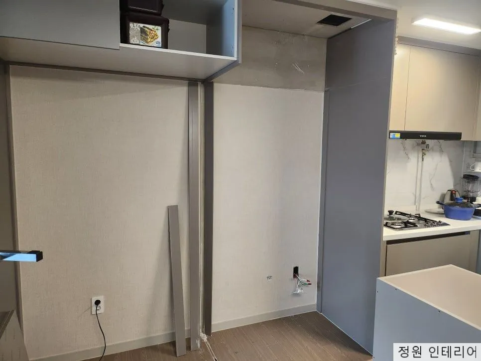 대구 냉장고장 홈카페 수납장 제작 설치 With 로봇청소기장 현장 사진 2
