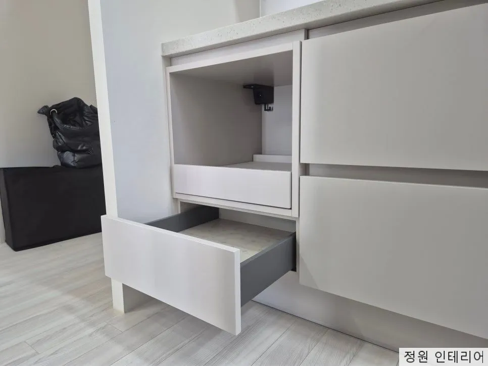 부산 주방리폼 로봇청소기장|이사 전 미리 준비한 깔끔한 S9 MaxV Ultra전용장. 현장 사진 4