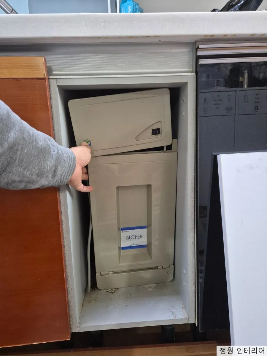 부산 로봇청소기장 리폼 로보락 s10 직배수장 제작 및 음식물처리기 철거 by센텀파크1차 현장 사진 4