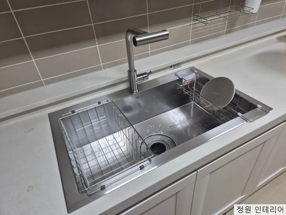 부산 싱크볼 교체 시공 │ 백조 고니 ECNRW8630 G7 폭포수 수전 음식물처리기 재설치 │ 사하구 몰운대롯데캐슬 현장 사진 22