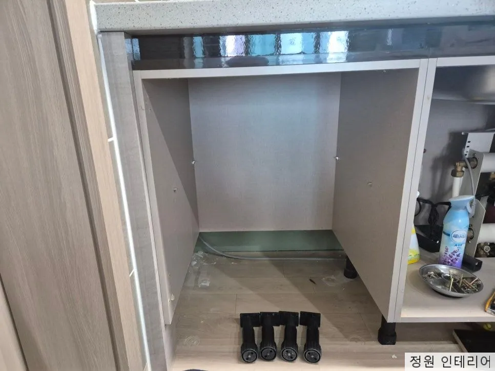 창원 로봇청소기장, 싱크대 리폼 시공|진해 호반베르디움 600장 하부장 개조·로보락 S9 울트라 맥스V 직배수 설치 현장 사진 14