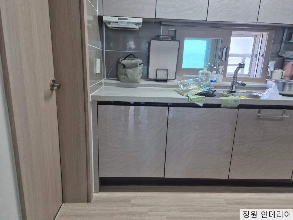 창원 로봇청소기장, 싱크대 리폼 시공|진해 호반베르디움 600장 하부장 개조·로보락 S9 울트라 맥스V 직배수 설치 현장 사진 1