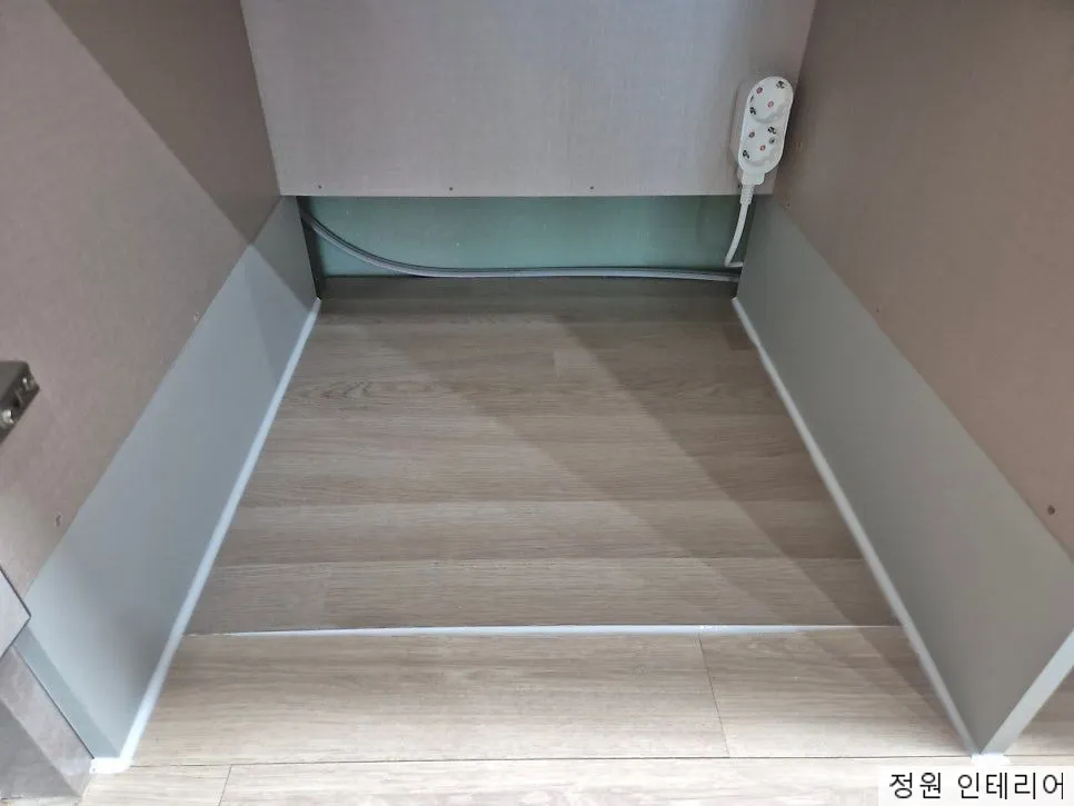 창원 로봇청소기장, 싱크대 리폼 시공|진해 호반베르디움 600장 하부장 개조·로보락 S9 울트라 맥스V 직배수 설치 현장 사진 18