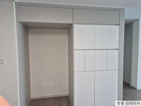 부산 냉장고장 리폼으로 새 모델 규격에 맞춰 구조를 재설계했어요 대표 사진